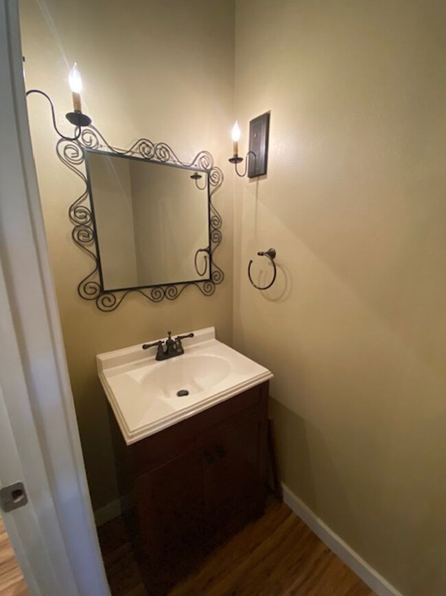 Building Photo - Charming home located in beautiful Orting!