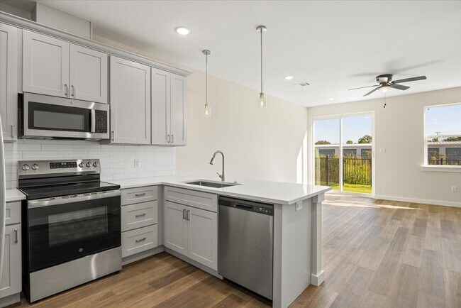 Building Photo - 585 Galt Dr