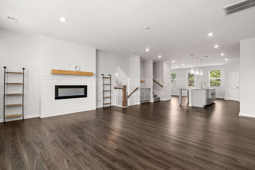 Building Photo - 6985 Waterstone Dr