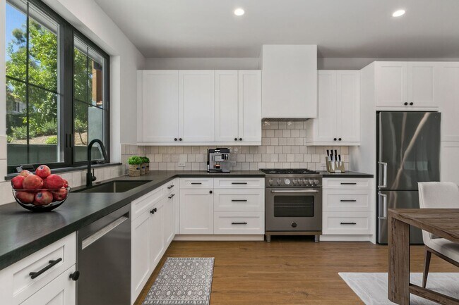 Building Photo - 28832 Shady Pl