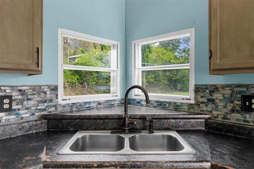 Building Photo - 372 Porter Springs Rd