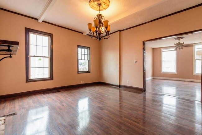 Building Photo - Beautifully Renovated Brick Home in East F...