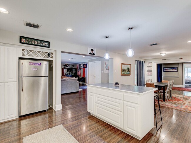 Building Photo - 3705 Brighton Rd