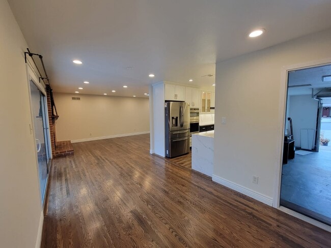 Building Photo - 4380 Entrada Dr