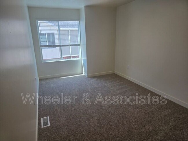 Building Photo - 448 South St
