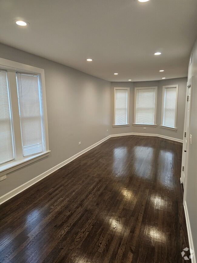 Building Photo - 7627 S King Dr