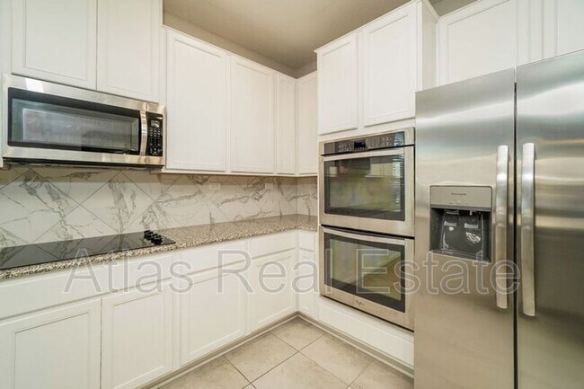 Building Photo - 4711 Montrose Wood