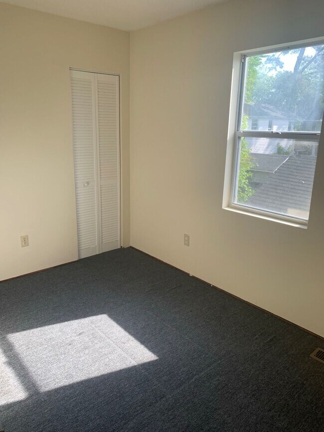 Building Photo - Nice Family Home!