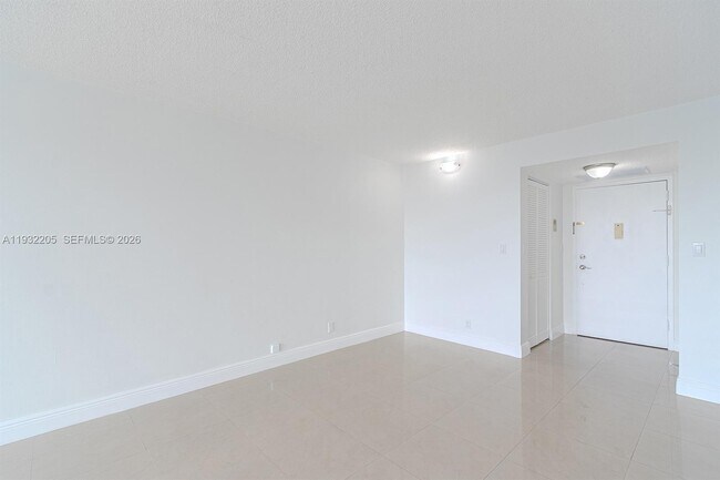 Building Photo - 1000 Parkview Dr