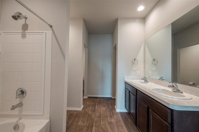 Building Photo - 2318 Georgina Falls Dr