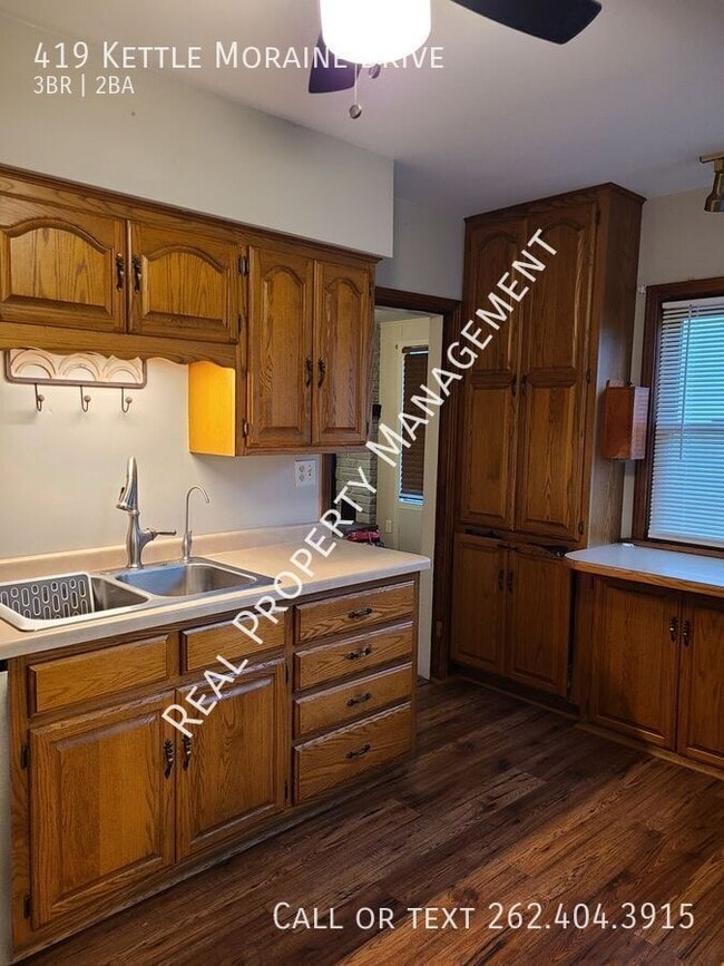 Building Photo - 419 Kettle Moraine Dr