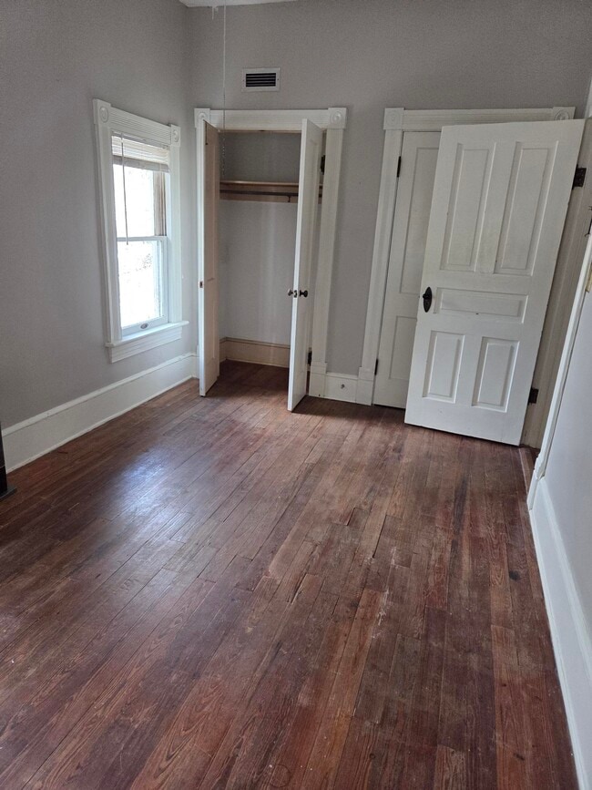 Building Photo - 531 NE 2nd St