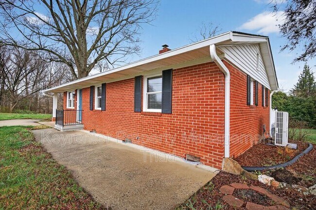 Building Photo - 8022 Linville Rd