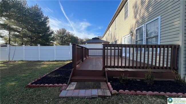 Building Photo - 1732 Pinewind Dr