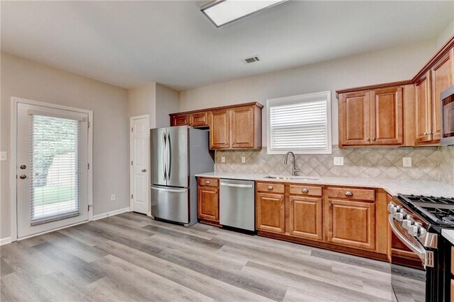 Building Photo - 2208 Staunton Dr NW
