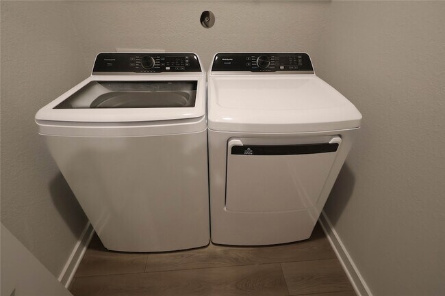 Building Photo - 8530 Blueberry Ash St