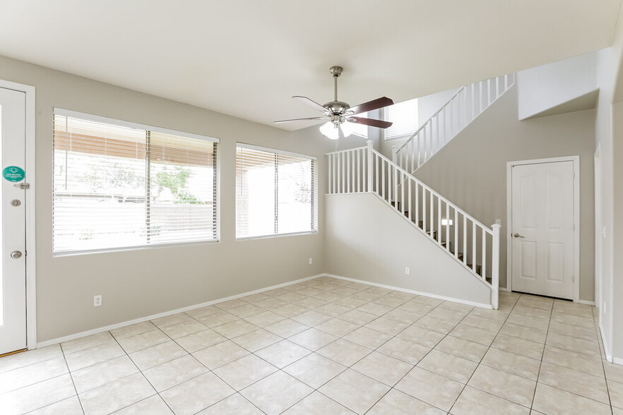 Building Photo - 3447 E Powell Way