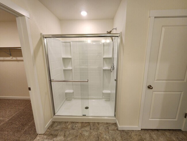 Building Photo - Stunning New Build In Wide Open Bennett!
