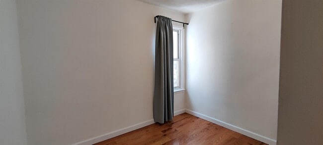 Building Photo - 126 57th St