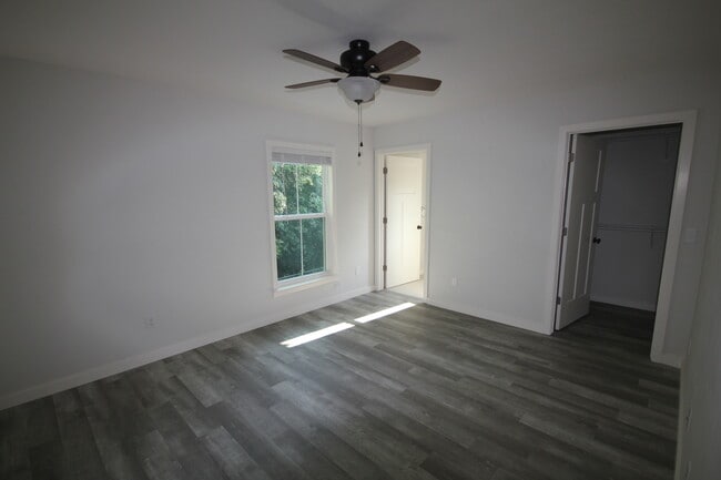 Building Photo - Luxury 4 Bed / 4 Bath Bungalow Cottage -- ...