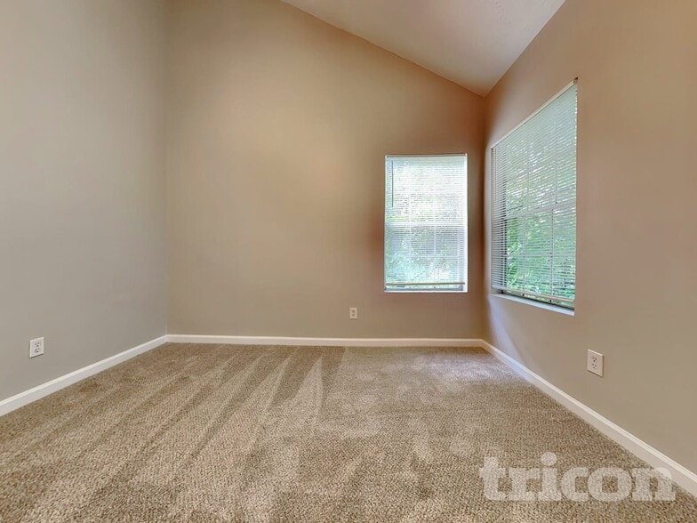 Building Photo - 5950 Crescent Ridge Ct