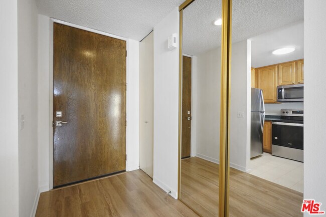 Building Photo - 10751 Wilshire Blvd