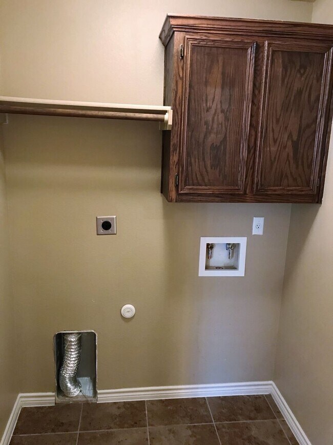 Building Photo - 2 Bedroom | 2 Bath  Located off Clear Creek Road in Killeen.