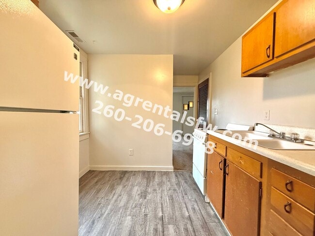 Building Photo - 1 Bedroom House