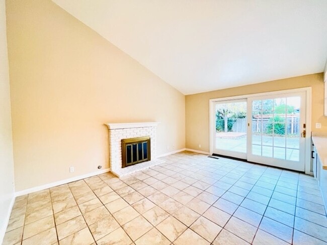 Building Photo - NEWLY RENOVATED- 4BD/2BA, Single-Family Home in Twin Creeks Area of San Ramon- Available NOW!