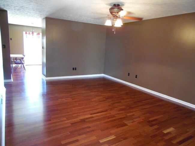 Building Photo - 1305 Amherst Dr