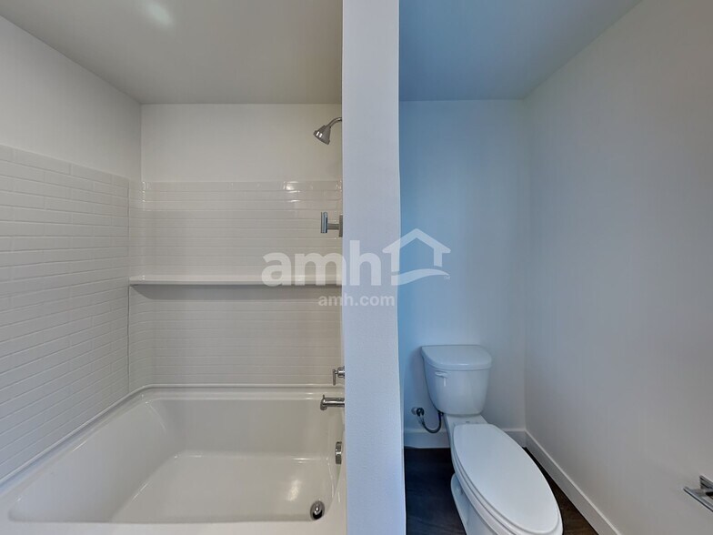 Building Photo - 4727 85th Dr NE