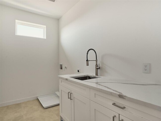 Building Photo - 2100 Bighorn