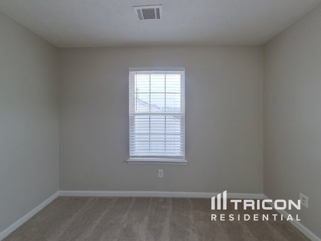 Building Photo - 1740 Courtyard Ln