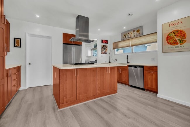 Building Photo - 6415 W 87th St