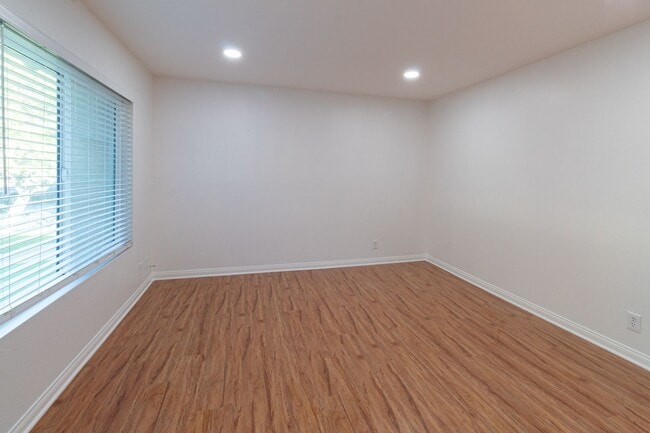 Building Photo - Recently Remodeled 3 Bedroom - Two Story B...