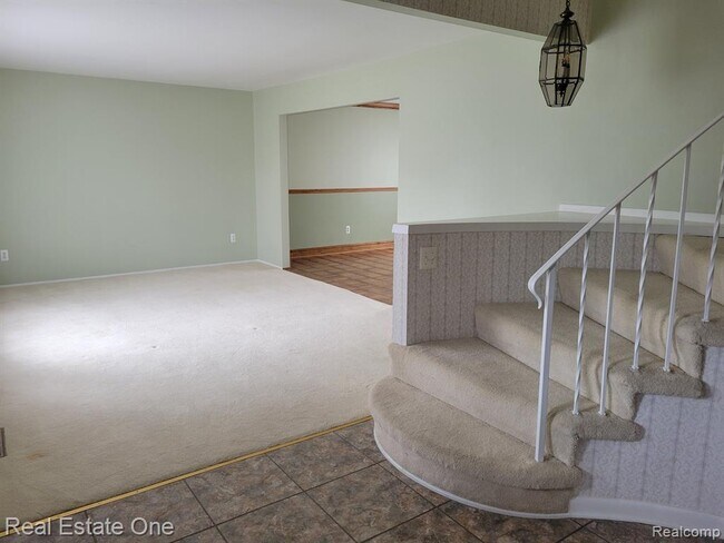Building Photo - 6927 Northpoint Dr