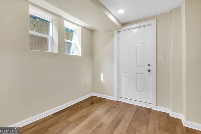 Building Photo - 998 Mayson Turner Rd NW