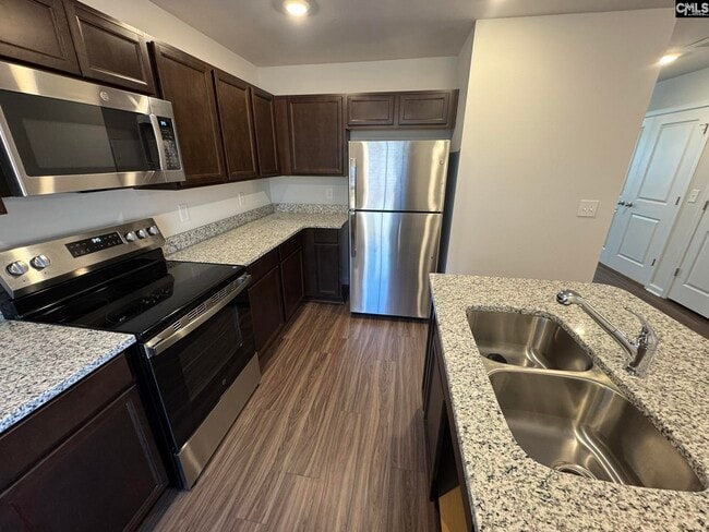 Building Photo - 811 Coburg Ln