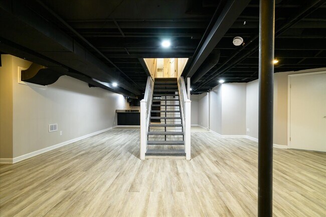Building Photo - 38291 River Park Dr