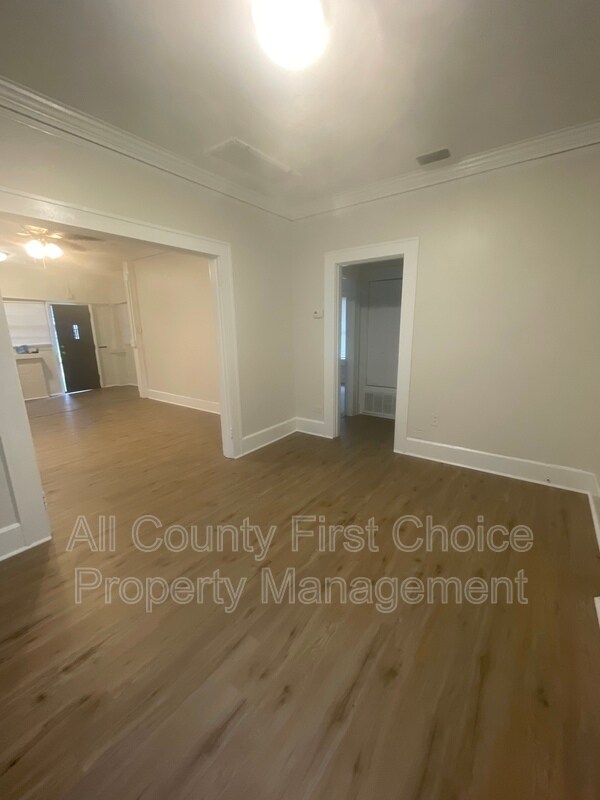 Building Photo - 1111 James Ave S