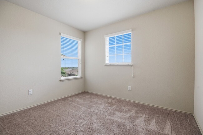 Building Photo - "Charming San Marcos Retreat: Spacious 3-Bedroom Home with 2.5 Baths on Lake Glen!"