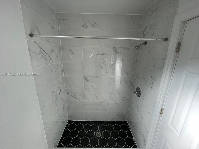 Building Photo - 1642 Polk St