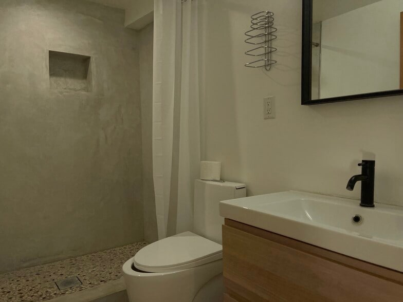 Building Photo - 479 Nassau Ave