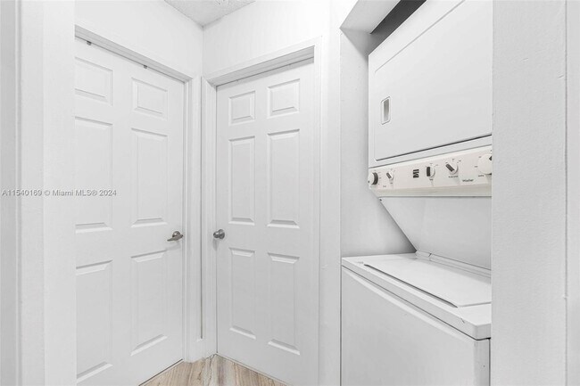 Building Photo - 1144 NW 125th Path