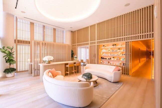 Building Photo - 2201 Collins Ave