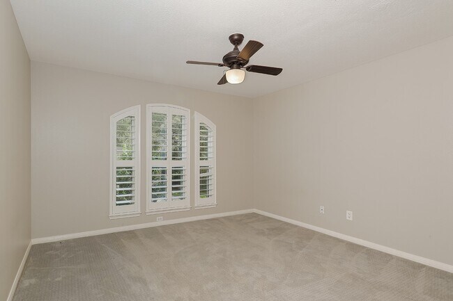 Building Photo - 2 Silverstrand Pl