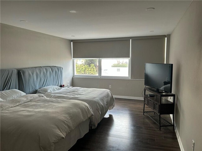 Building Photo - 2751 S Ocean Dr