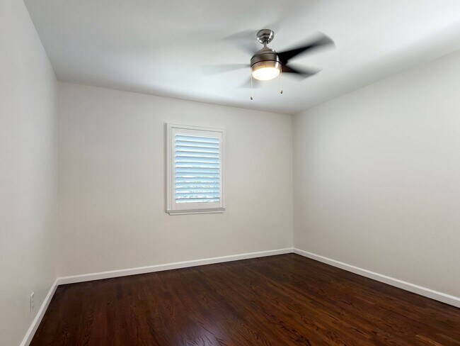 Building Photo - **2025 Euclid Ave Long Beach** Beautiful 3 bedroom 2 bath !!2 weeks free OAC!!