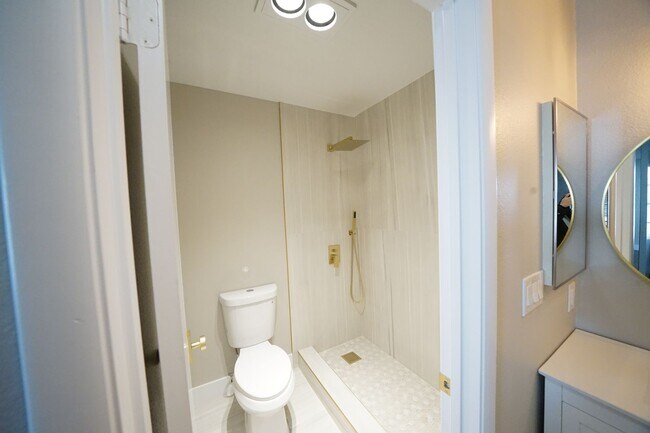 Building Photo - 4729 Nara Vista Way