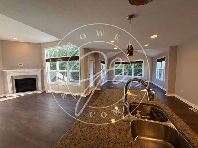 Building Photo - Beautiful  3-4 bedroom Sylvania Villa with...